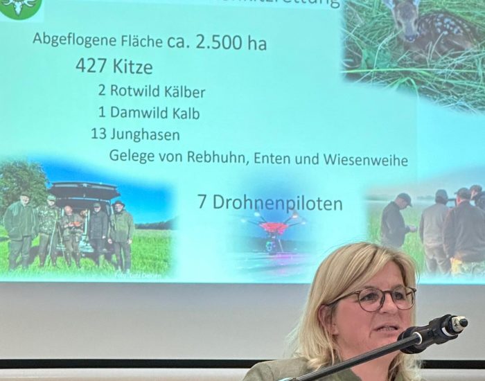 Susanne Baum berichtet über die Drohneneinsätze zur Kitzrettung in der Jägerschaft Burgdorf